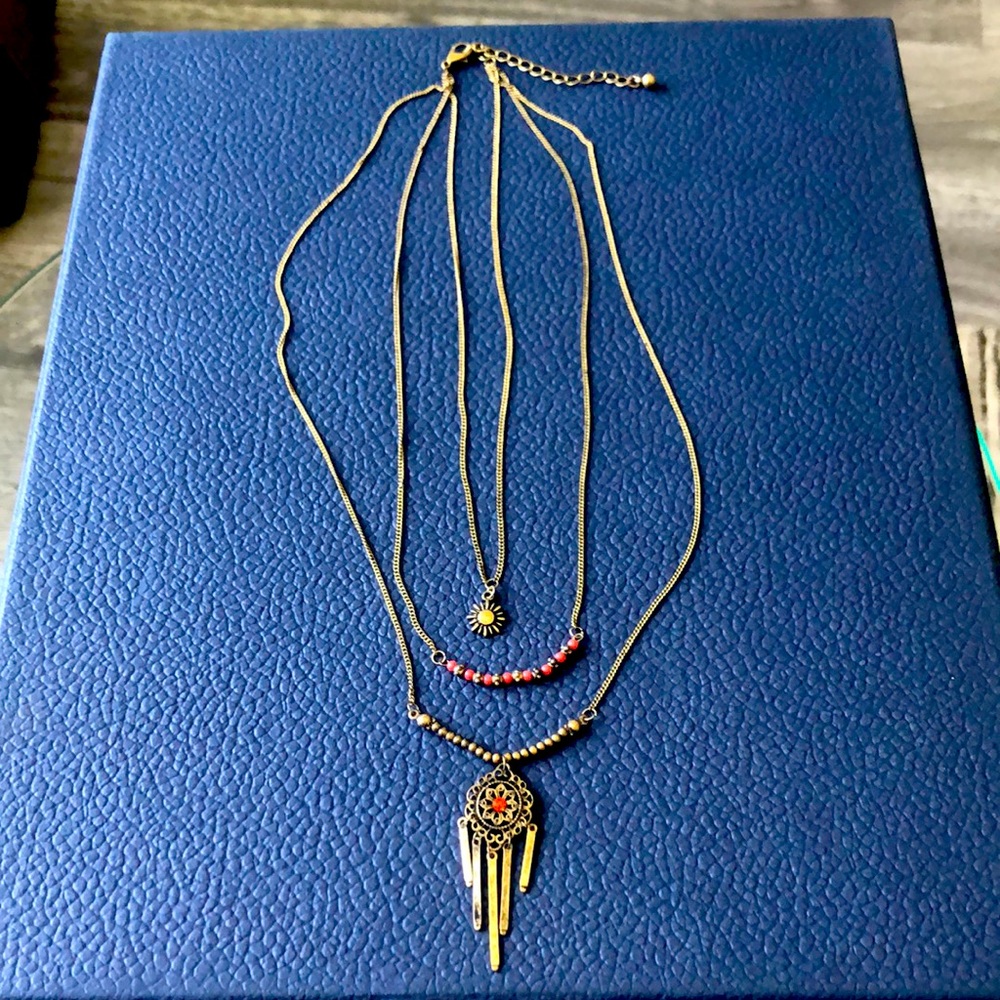 Hollister necklace